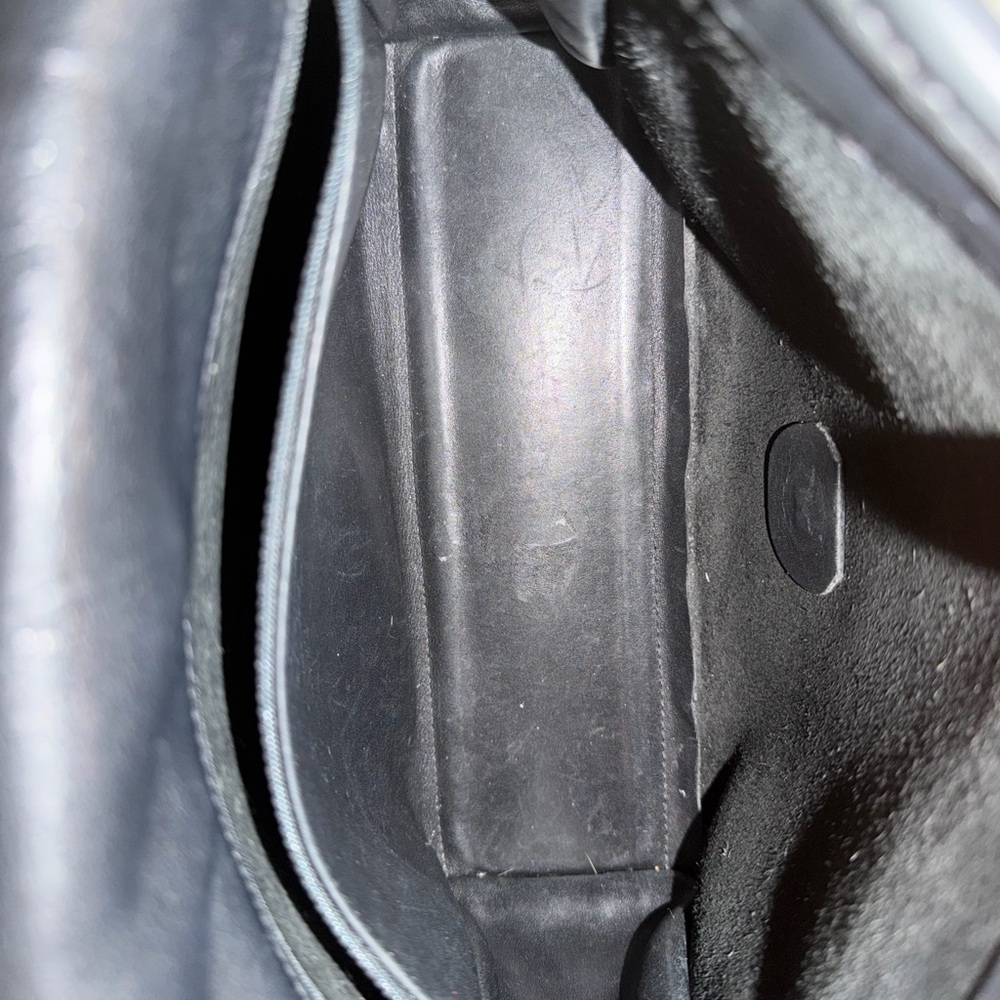 Vintage Coach # 9054
Black Glove-leather Shoulder Bag - Picture 11 of 16